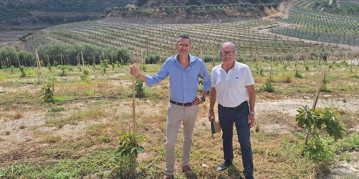 Da sinistra Alessandro Fornari direttore generale di Jingold Spa e Patrizio Neri presidente di Jingold Spa